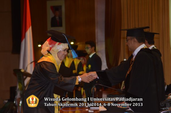 wisuda-unpad-gel-i-ta-2013_2014-fakultas-keperawatan-oleh-rektor-041