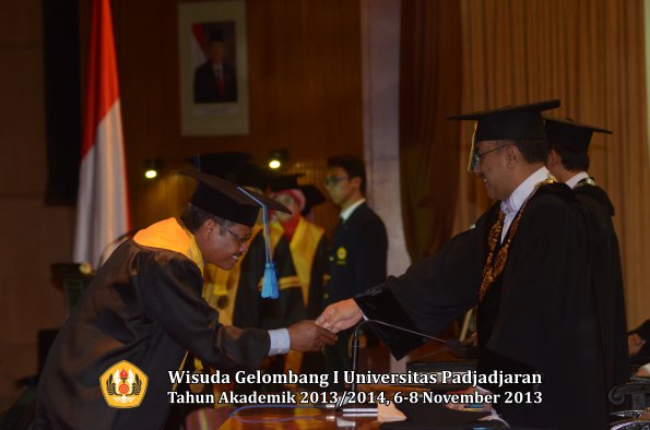 wisuda-unpad-gel-i-ta-2013_2014-fakultas-keperawatan-oleh-rektor-042