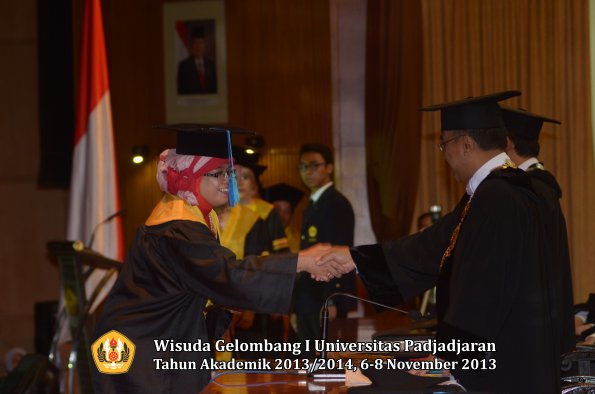 wisuda-unpad-gel-i-ta-2013_2014-fakultas-keperawatan-oleh-rektor-045