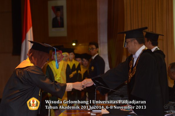 wisuda-unpad-gel-i-ta-2013_2014-fakultas-keperawatan-oleh-rektor-052