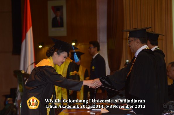 wisuda-unpad-gel-i-ta-2013_2014-fakultas-keperawatan-oleh-rektor-057