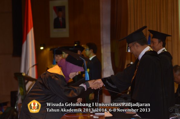 wisuda-unpad-gel-i-ta-2013_2014-fakultas-keperawatan-oleh-rektor-076