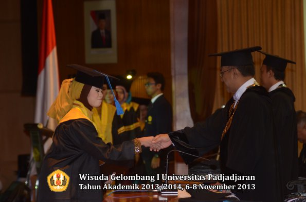 wisuda-unpad-gel-i-ta-2013_2014-fakultas-keperawatan-oleh-rektor-077