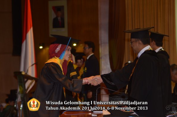 wisuda-unpad-gel-i-ta-2013_2014-fakultas-keperawatan-oleh-rektor-079