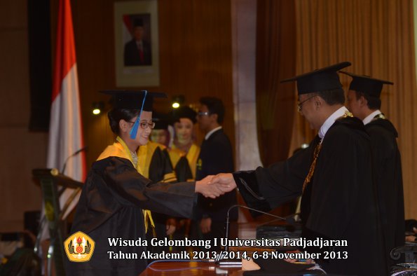 wisuda-unpad-gel-i-ta-2013_2014-fakultas-keperawatan-oleh-rektor-083