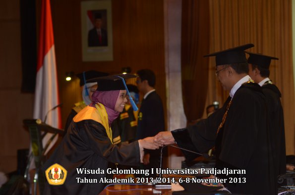 wisuda-unpad-gel-i-ta-2013_2014-fakultas-keperawatan-oleh-rektor-086