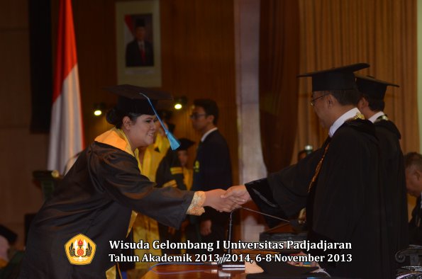 wisuda-unpad-gel-i-ta-2013_2014-fakultas-keperawatan-oleh-rektor-089