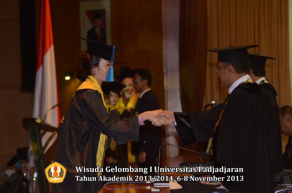 wisuda-unpad-gel-i-ta-2013_2014-fakultas-keperawatan-oleh-rektor-092