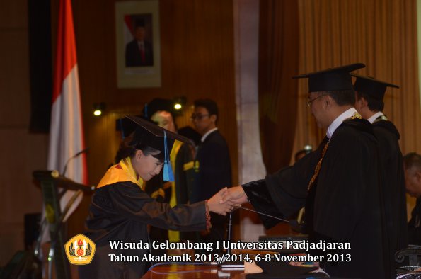 wisuda-unpad-gel-i-ta-2013_2014-fakultas-keperawatan-oleh-rektor-094