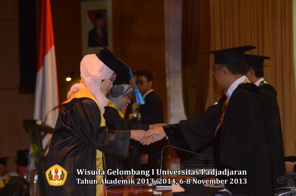 wisuda-unpad-gel-i-ta-2013_2014-fakultas-keperawatan-oleh-rektor-099