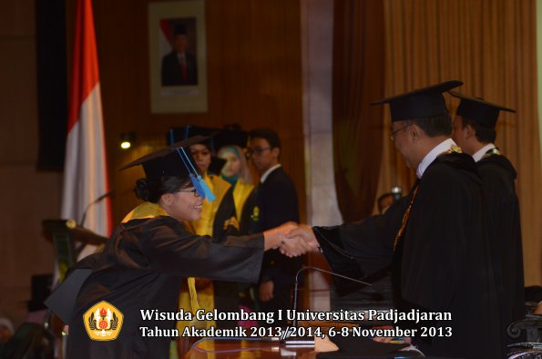 wisuda-unpad-gel-i-ta-2013_2014-fakultas-keperawatan-oleh-rektor-103