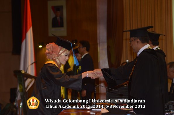 wisuda-unpad-gel-i-ta-2013_2014-fakultas-keperawatan-oleh-rektor-111