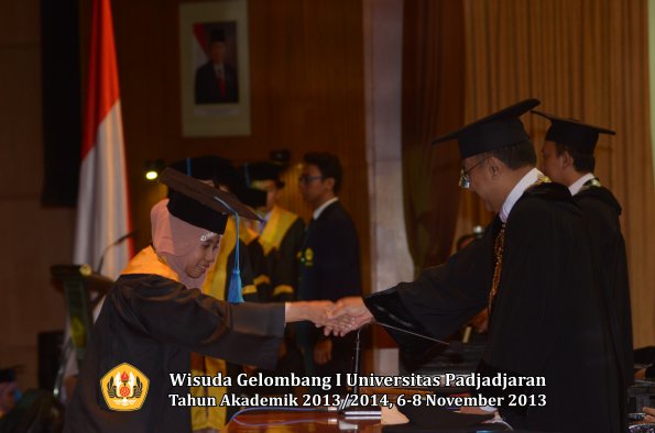 wisuda-unpad-gel-i-ta-2013_2014-fakultas-keperawatan-oleh-rektor-125