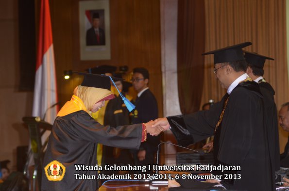 wisuda-unpad-gel-i-ta-2013_2014-fakultas-keperawatan-oleh-rektor-128