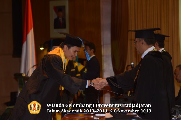 wisuda-unpad-gel-i-ta-2013_2014-fakultas-keperawatan-oleh-rektor-131