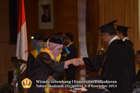 wisuda-unpad-gel-i-ta-2013_2014-fakultas-keperawatan-oleh-rektor-135