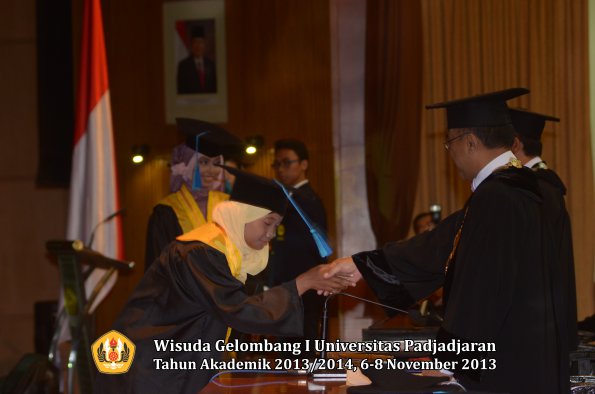 wisuda-unpad-gel-i-ta-2013_2014-fakultas-keperawatan-oleh-rektor-139