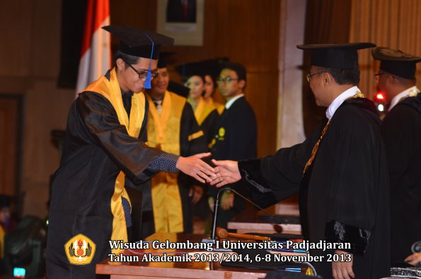 wisuda-unpad-gel-i-ta-2013_2014-fakultas-isip-oleh-rektor-001