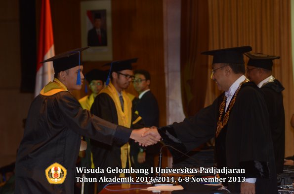 wisuda-unpad-gel-i-ta-2013_2014-fakultas-isip-oleh-rektor-023