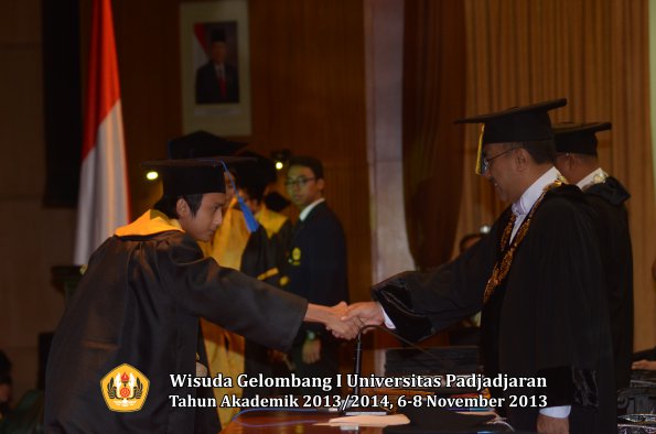 wisuda-unpad-gel-i-ta-2013_2014-fakultas-isip-oleh-rektor-032