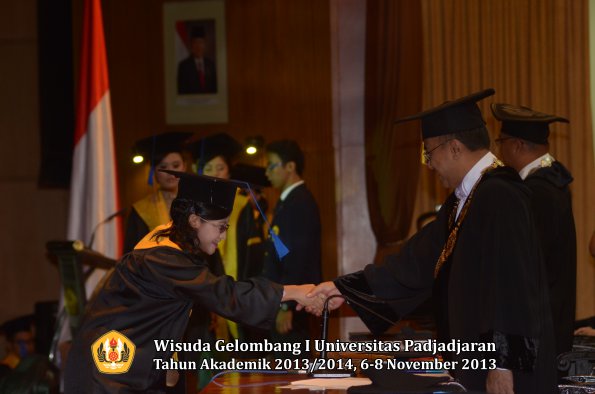 wisuda-unpad-gel-i-ta-2013_2014-fakultas-isip-oleh-rektor-047