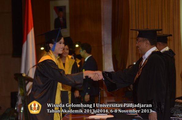 wisuda-unpad-gel-i-ta-2013_2014-fakultas-isip-oleh-rektor-048