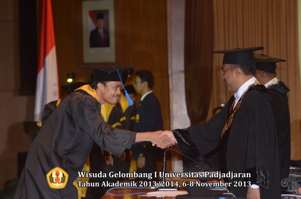 wisuda-unpad-gel-i-ta-2013_2014-fakultas-isip-oleh-rektor-059