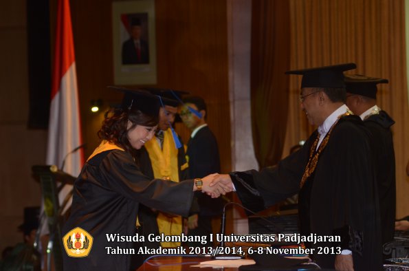 wisuda-unpad-gel-i-ta-2013_2014-fakultas-isip-oleh-rektor-080