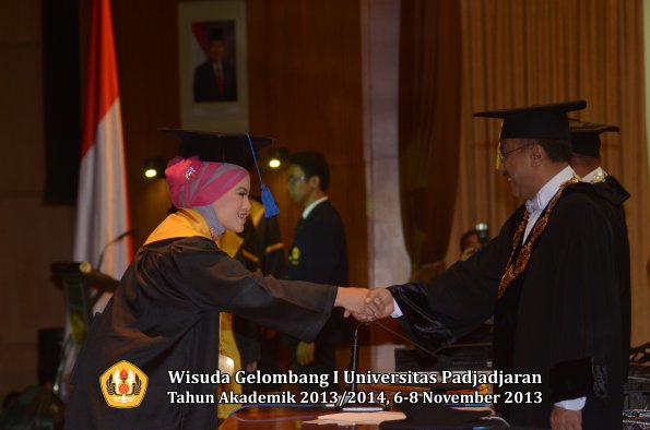 wisuda-unpad-gel-i-ta-2013_2014-fakultas-isip-oleh-rektor-084