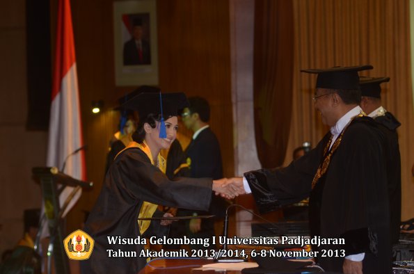 wisuda-unpad-gel-i-ta-2013_2014-fakultas-isip-oleh-rektor-085