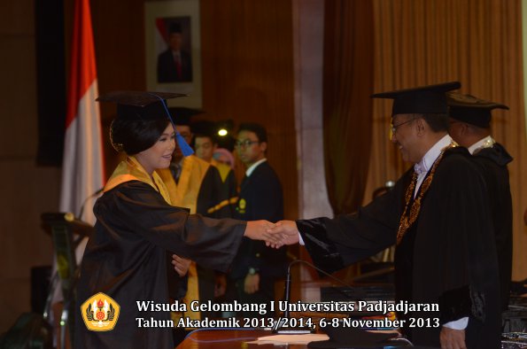 wisuda-unpad-gel-i-ta-2013_2014-fakultas-isip-oleh-rektor-087