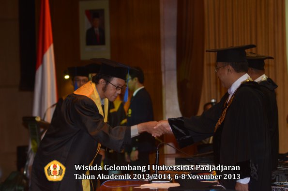 wisuda-unpad-gel-i-ta-2013_2014-fakultas-isip-oleh-rektor-088