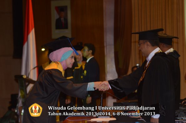 wisuda-unpad-gel-i-ta-2013_2014-fakultas-isip-oleh-rektor-091