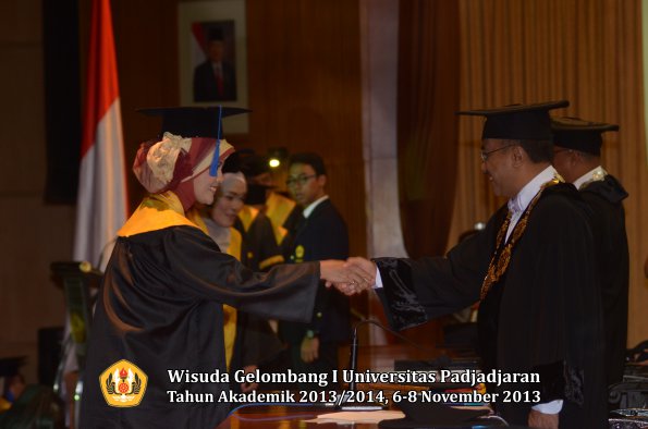 wisuda-unpad-gel-i-ta-2013_2014-fakultas-isip-oleh-rektor-094