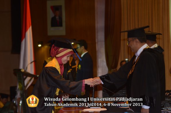 wisuda-unpad-gel-i-ta-2013_2014-fakultas-isip-oleh-rektor-102