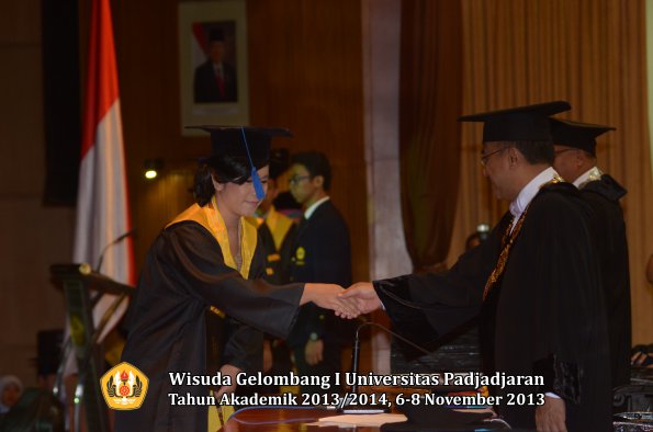 wisuda-unpad-gel-i-ta-2013_2014-fakultas-isip-oleh-rektor-103