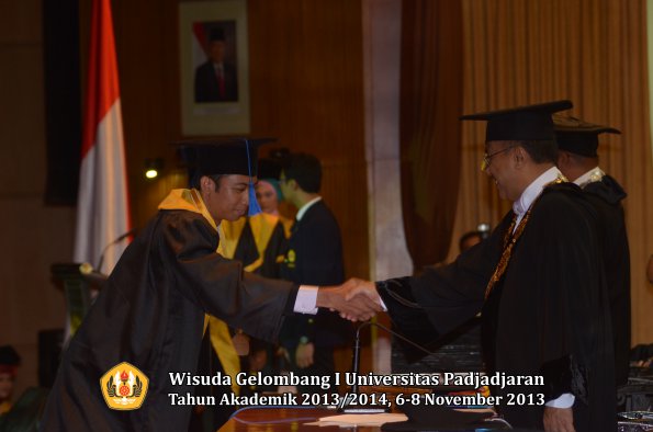 wisuda-unpad-gel-i-ta-2013_2014-fakultas-isip-oleh-rektor-110