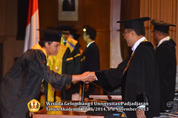 wisuda-unpad-gel-i-ta-2013_2014-fakultas-isip-oleh-rektor-111