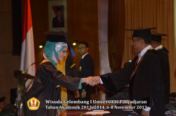 wisuda-unpad-gel-i-ta-2013_2014-fakultas-isip-oleh-rektor-114