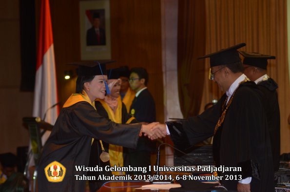 wisuda-unpad-gel-i-ta-2013_2014-fakultas-isip-oleh-rektor-117