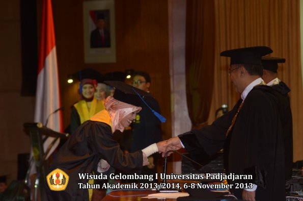 wisuda-unpad-gel-i-ta-2013_2014-fakultas-isip-oleh-rektor-118