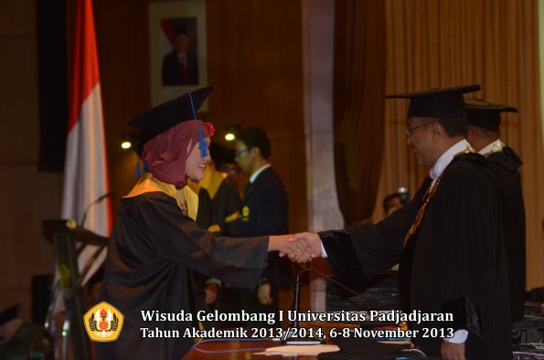 wisuda-unpad-gel-i-ta-2013_2014-fakultas-isip-oleh-rektor-119