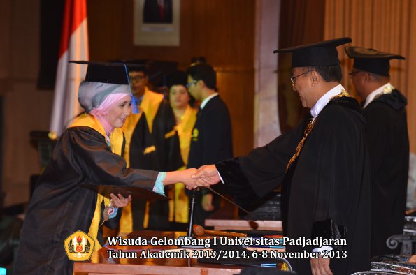 wisuda-unpad-gel-i-ta-2013_2014-fakultas-isip-oleh-rektor-120