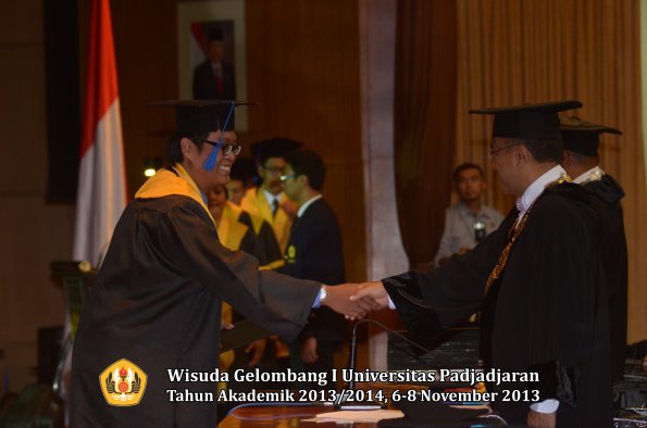 wisuda-unpad-gel-i-ta-2013_2014-fakultas-isip-oleh-rektor-122