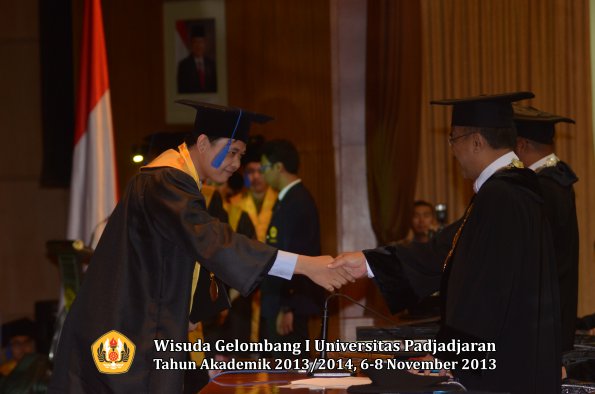 wisuda-unpad-gel-i-ta-2013_2014-fakultas-isip-oleh-rektor-141