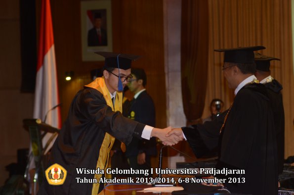 wisuda-unpad-gel-i-ta-2013_2014-fakultas-isip-oleh-rektor-142