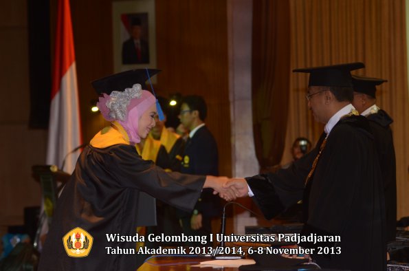 wisuda-unpad-gel-i-ta-2013_2014-fakultas-isip-oleh-rektor-143