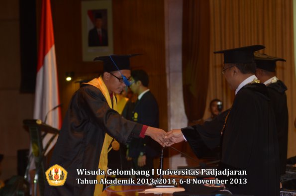 wisuda-unpad-gel-i-ta-2013_2014-fakultas-isip-oleh-rektor-148