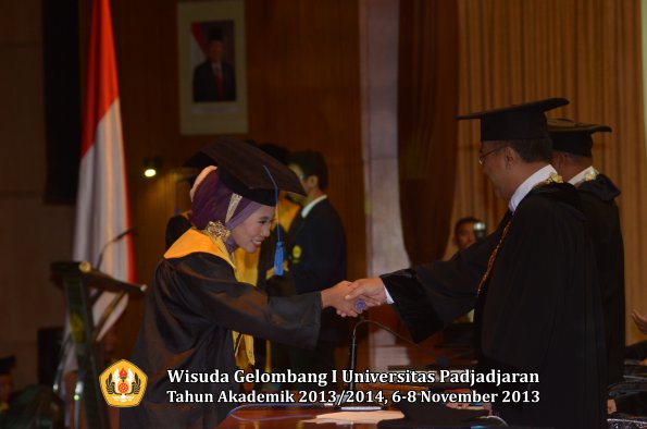 wisuda-unpad-gel-i-ta-2013_2014-fakultas-isip-oleh-rektor-149