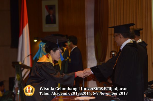 wisuda-unpad-gel-i-ta-2013_2014-fakultas-isip-oleh-rektor-151